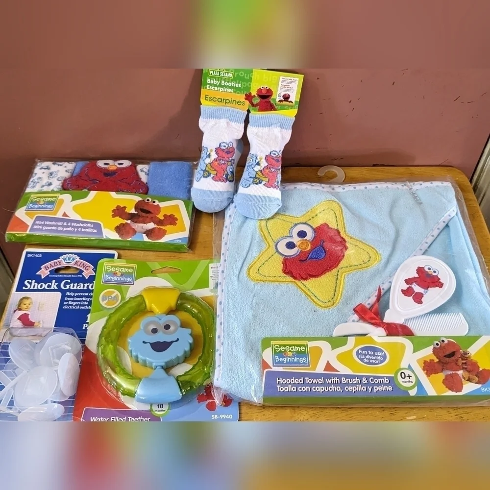 New Sesame Street bathing towel with brush washcloths mini mitt booties, T7MIS